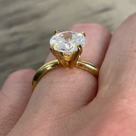 Genuine Cubic Zirconia Solitaire Engagement Wedding Ring - Picture 2 of 4